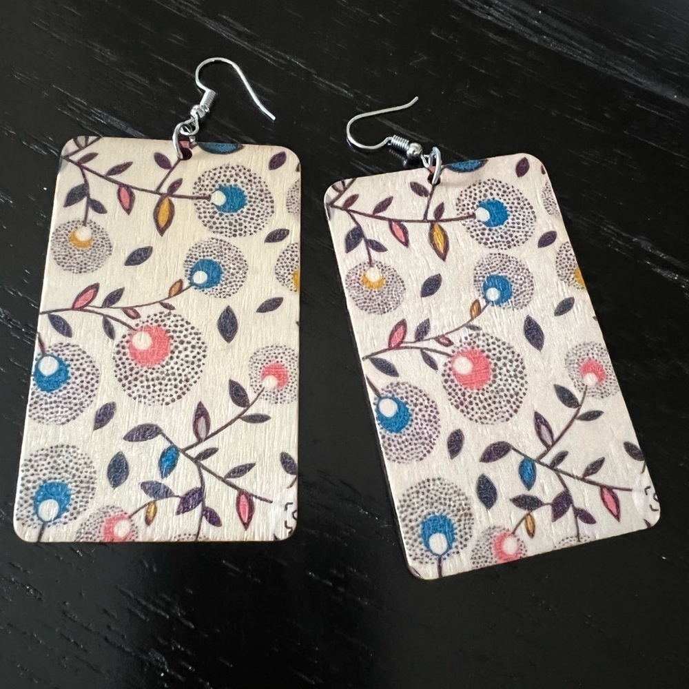 Wooden floral earrings-NWT